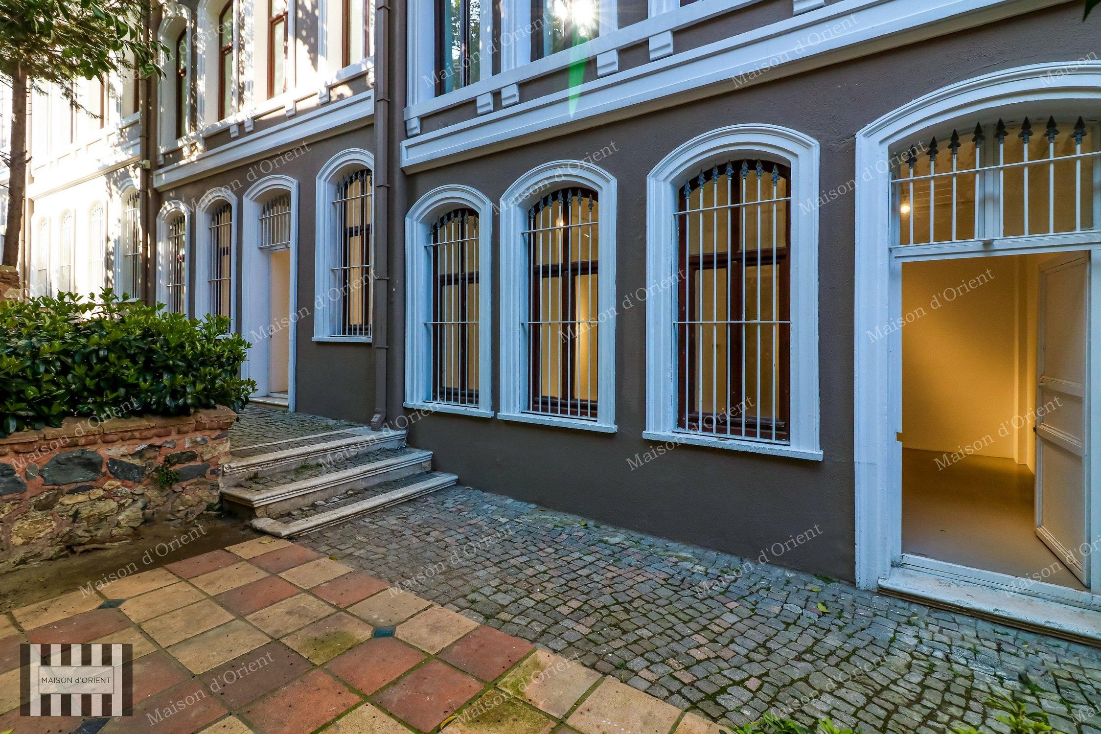 1100sqm Twin Villas with Garden in Akaretler Row Houses - Görsel 2