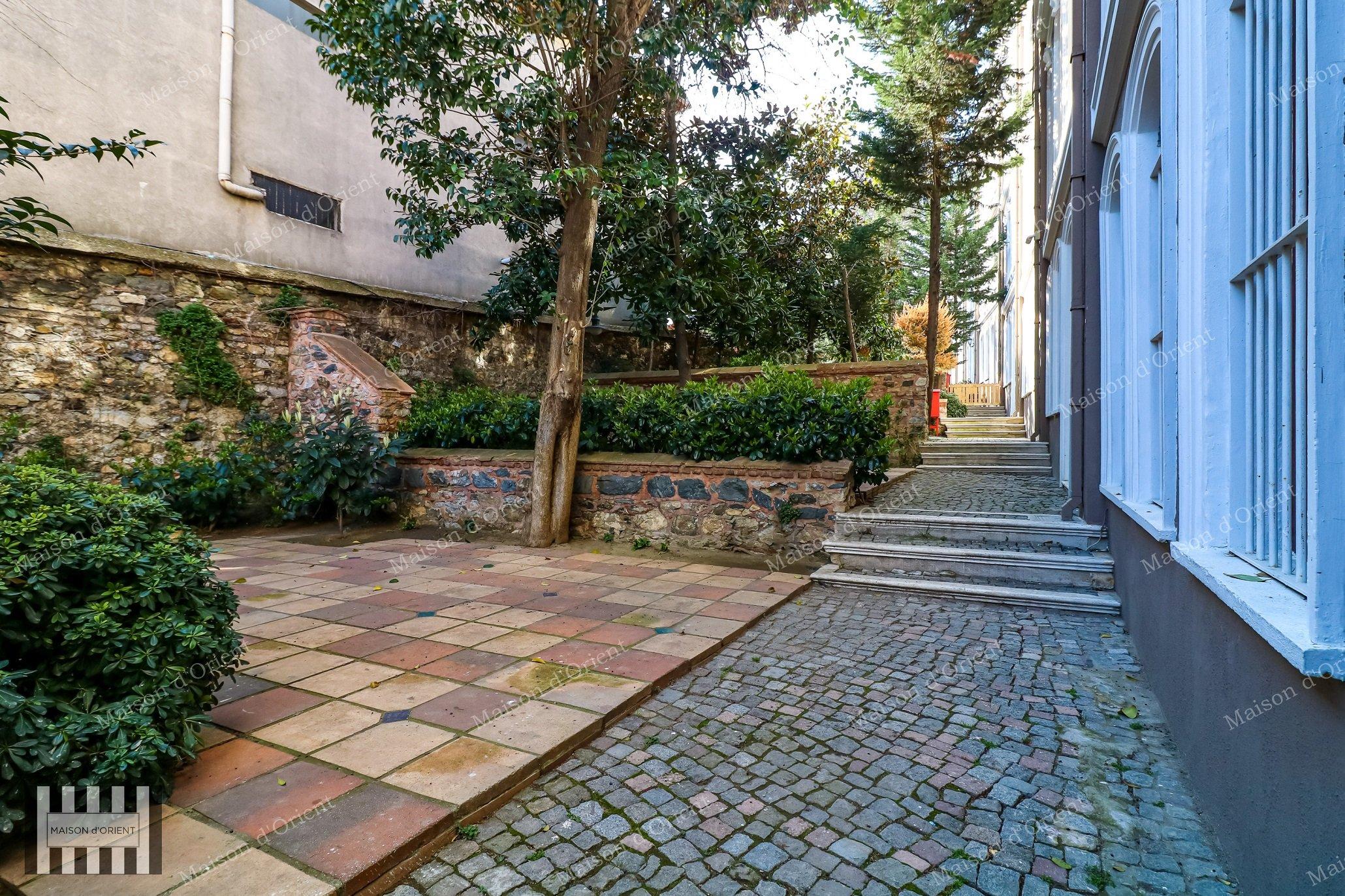 1100sqm Twin Villas with Garden in Akaretler Row Houses - Görsel 4