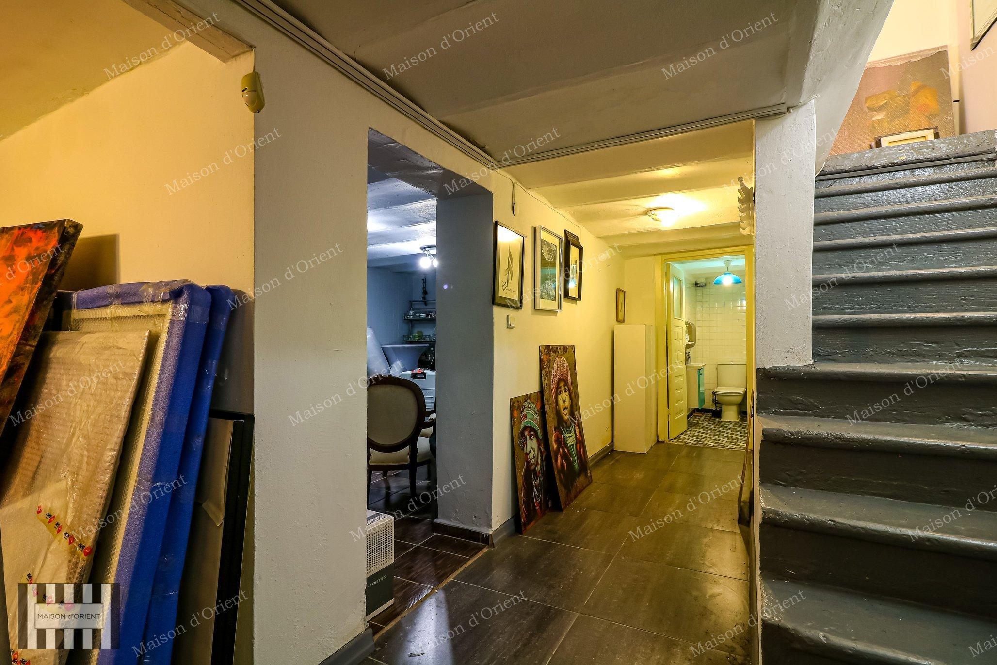 120sqm Store in Historical Building at Galatasaray - Görsel 9