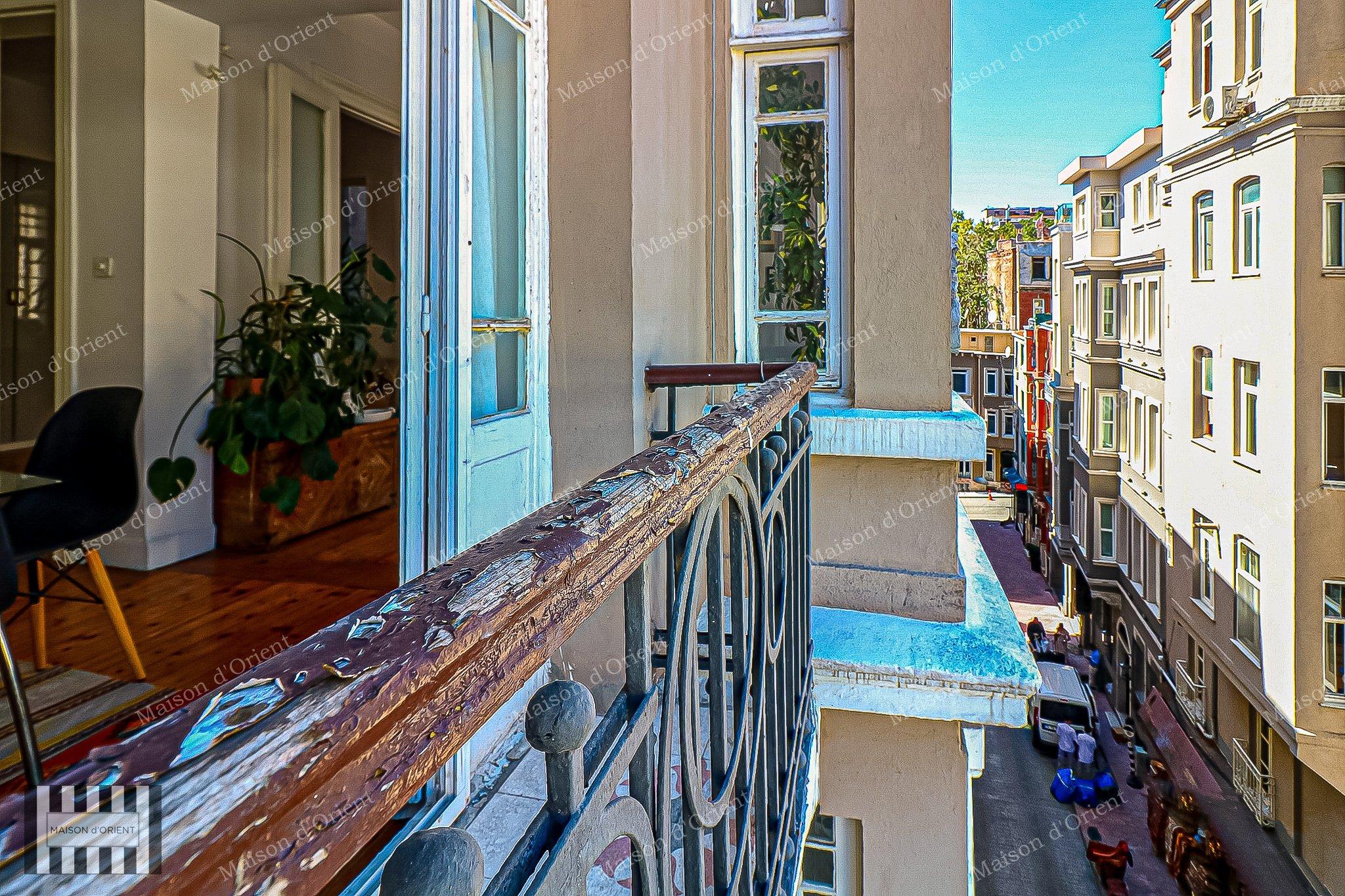 2+1 Flat for Sale in Historical Fazilet Building - Görsel 3