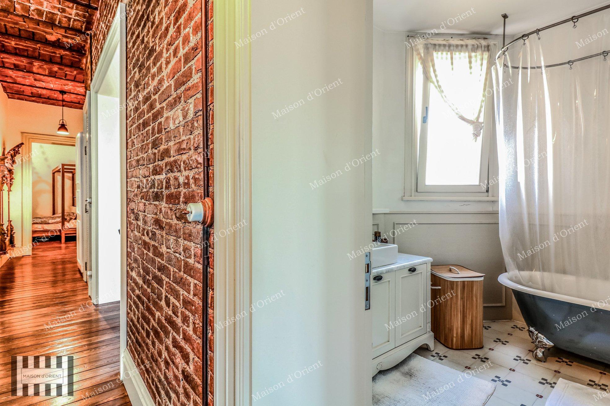 2+1 Flat for Sale in Historical Mavrogordato Building - Görsel 12