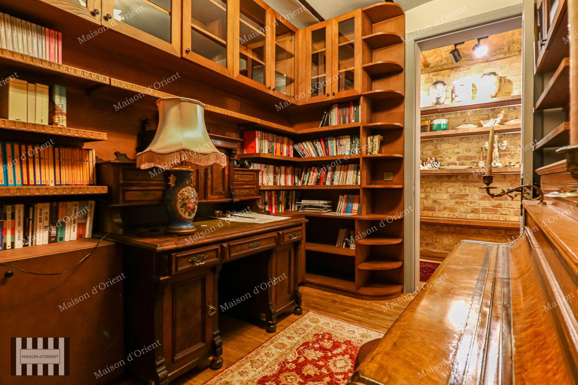 2+1 Flat for Sale in Historical Mavrogordato Building - Görsel 2