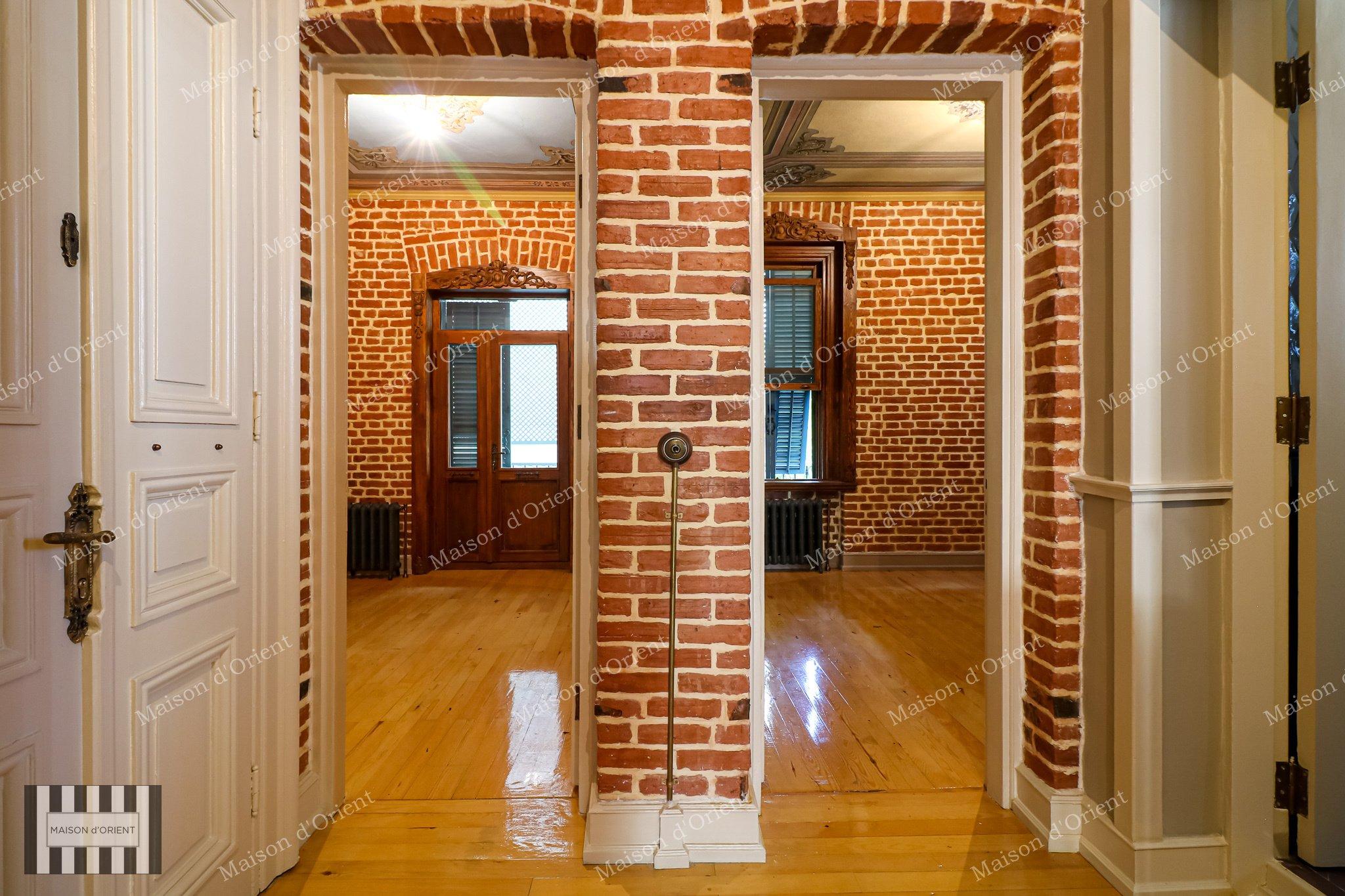 2+1 Flat for Sale in Historical Mavrogordato Building - Görsel 3