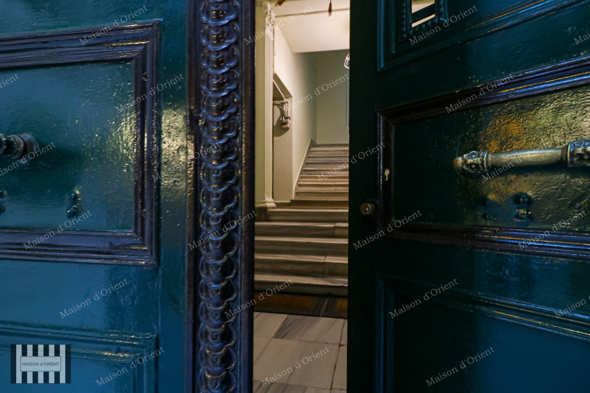 2+1 Flat for Sale in Historical Mavrogordato Building - Görsel 4