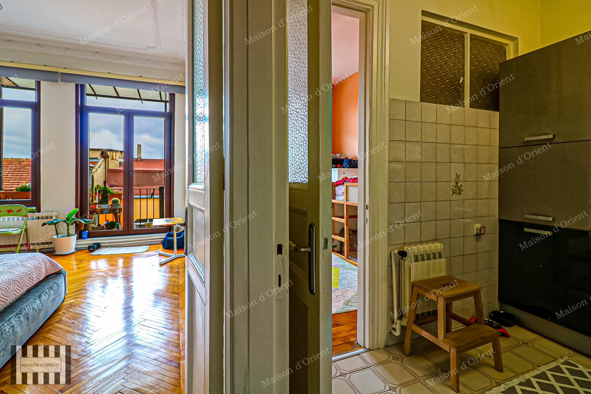 3+1 Flat for Sale in Historical Nar Building, Cihangir - Görsel 14