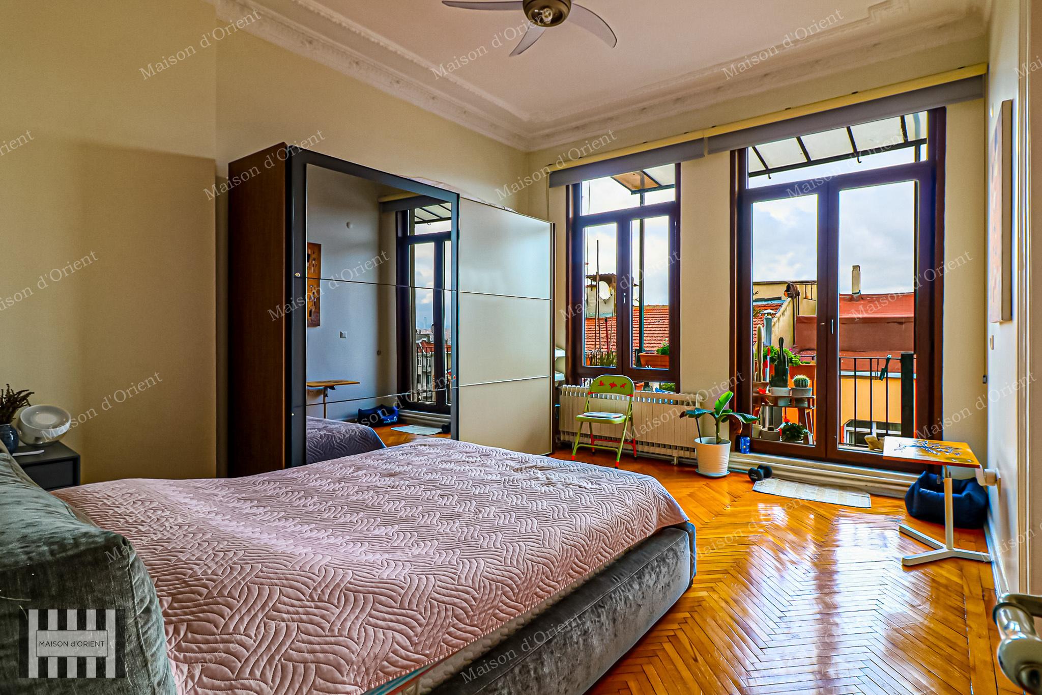 3+1 Flat for Sale in Historical Nar Building, Cihangir - Görsel 16