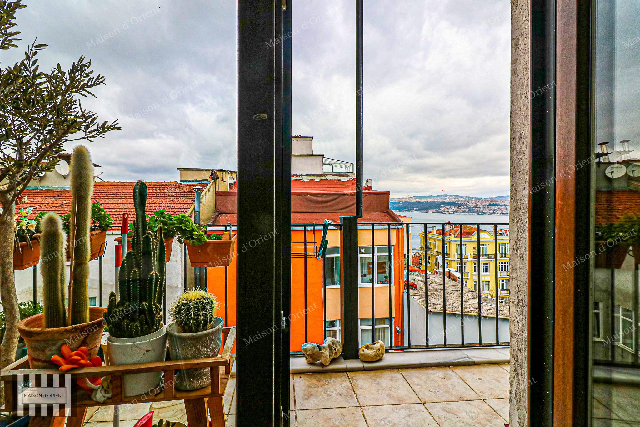3+1 Flat for Sale in Historical Nar Building, Cihangir - Görsel 21
