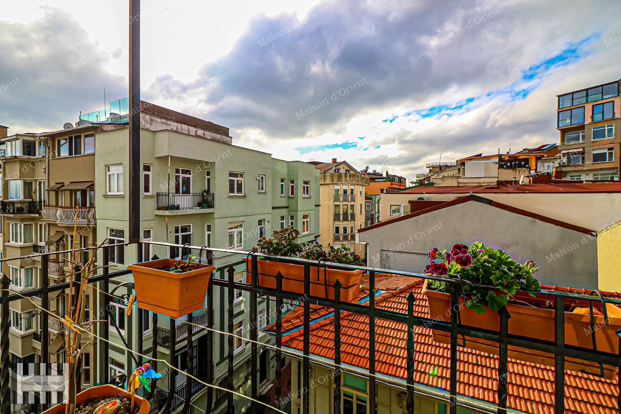 3+1 Flat for Sale in Historical Nar Building, Cihangir - Görsel 3