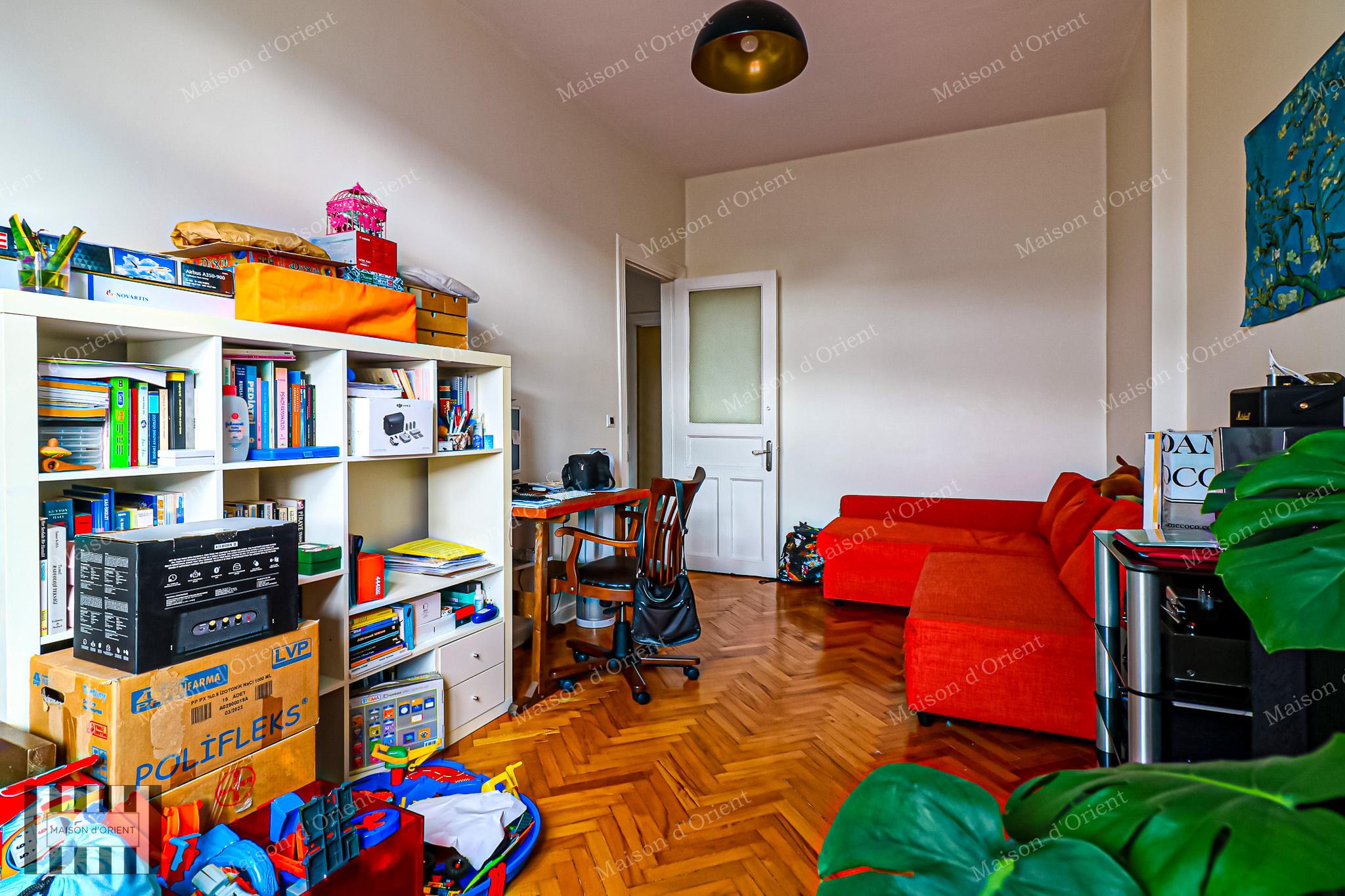 3+1 Flat for Sale in Historical Nar Building, Cihangir - Görsel 5
