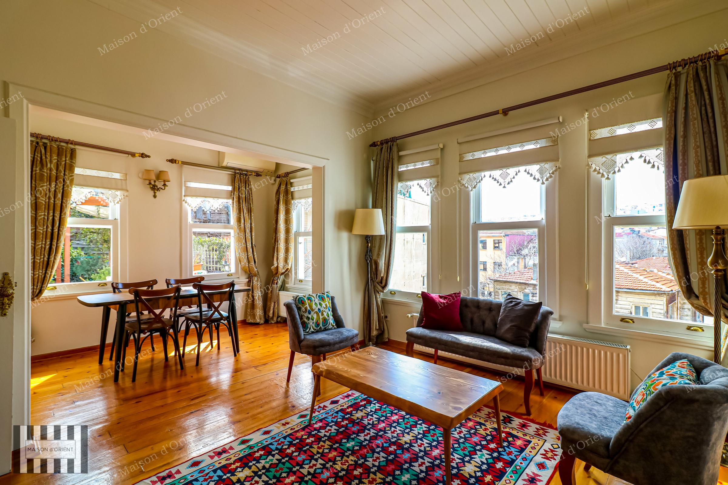 4+1 Historical House for Sale in Aynalı Çeşme - Görsel 2