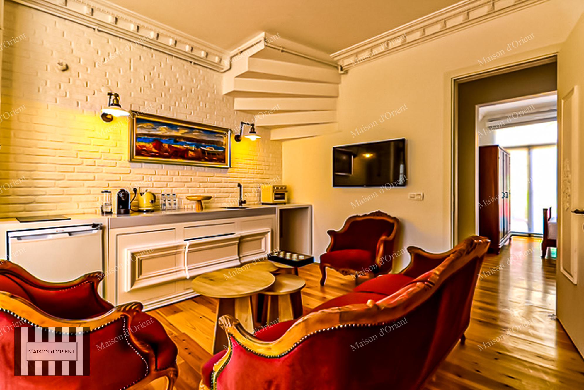 4-Storey Building with Garden for Sale in Balat - Görsel 8