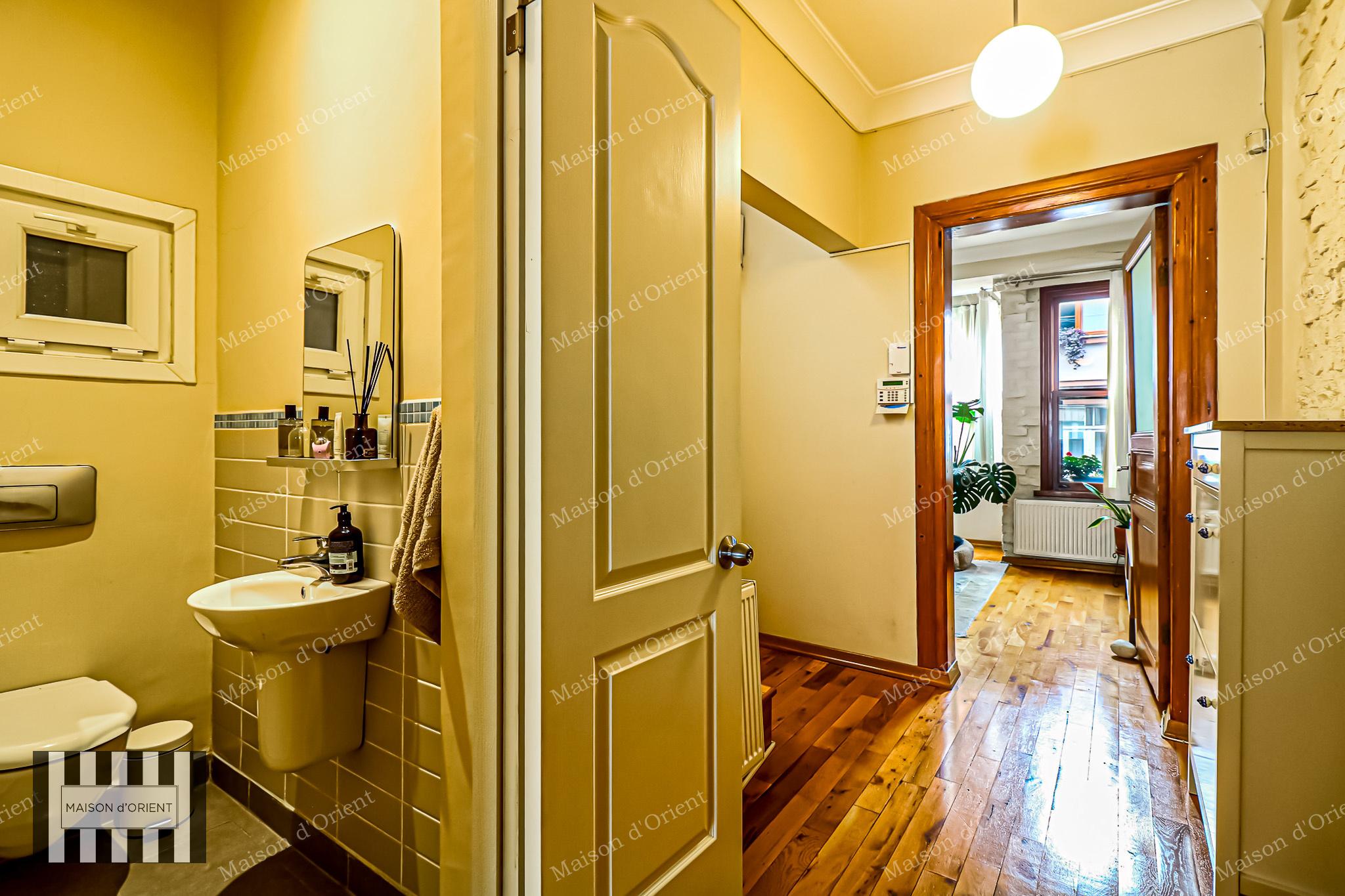 5-Story Historical Building for Sale in Cihangir - Görsel 69