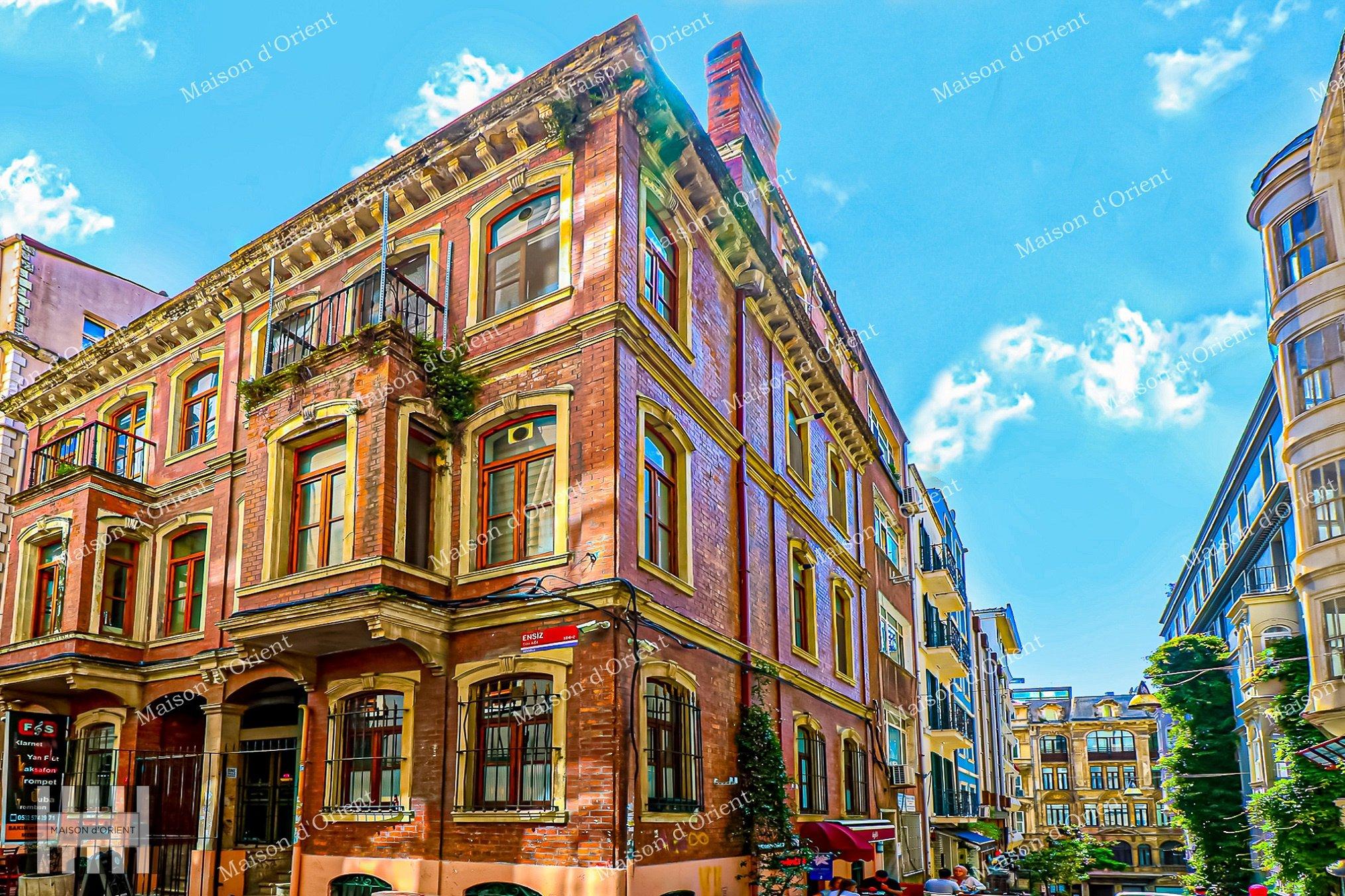 7-Storey Historical Building for Sale in Pera - Görsel 37