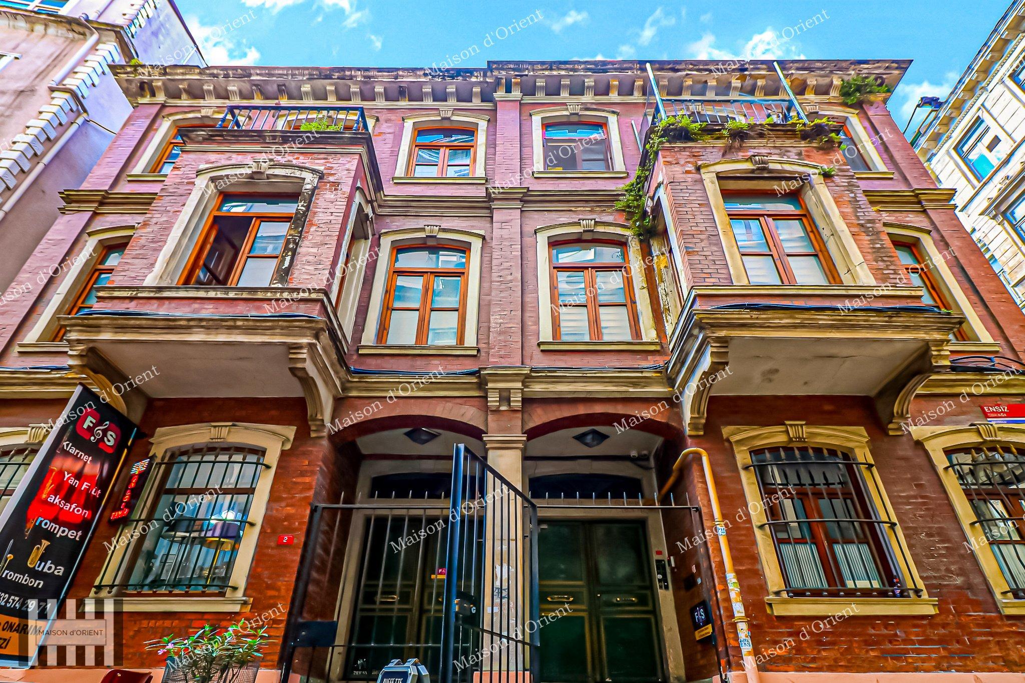 7-Storey Historical Building for Sale in Pera - Görsel 45