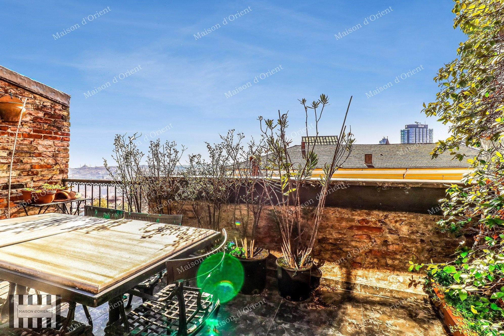 Historical Penthouse Duplex for Sale in Galatasaray - Görsel 2