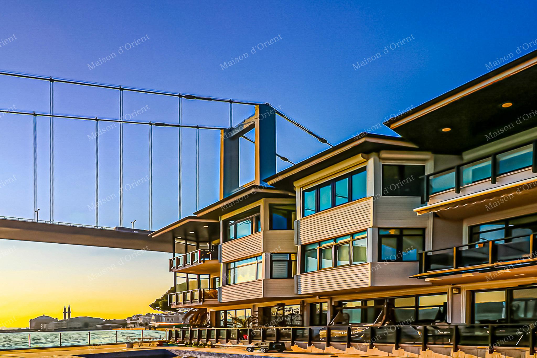 Ortaköy'de Havuzlu ve Özel Rıhtımlı Kiralık Dubleks Yalı Dairesi